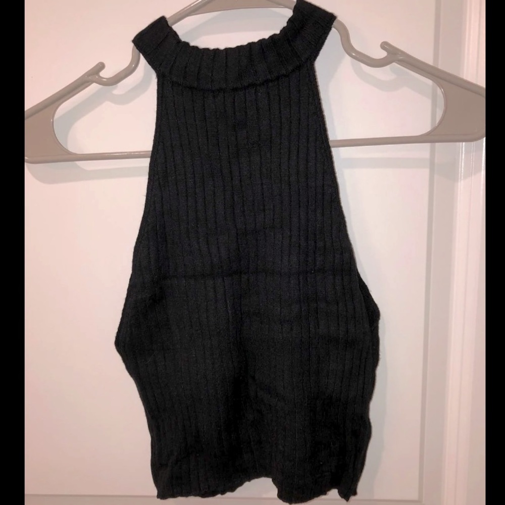 FREE Black Crop Top - Picture 2 of 3
